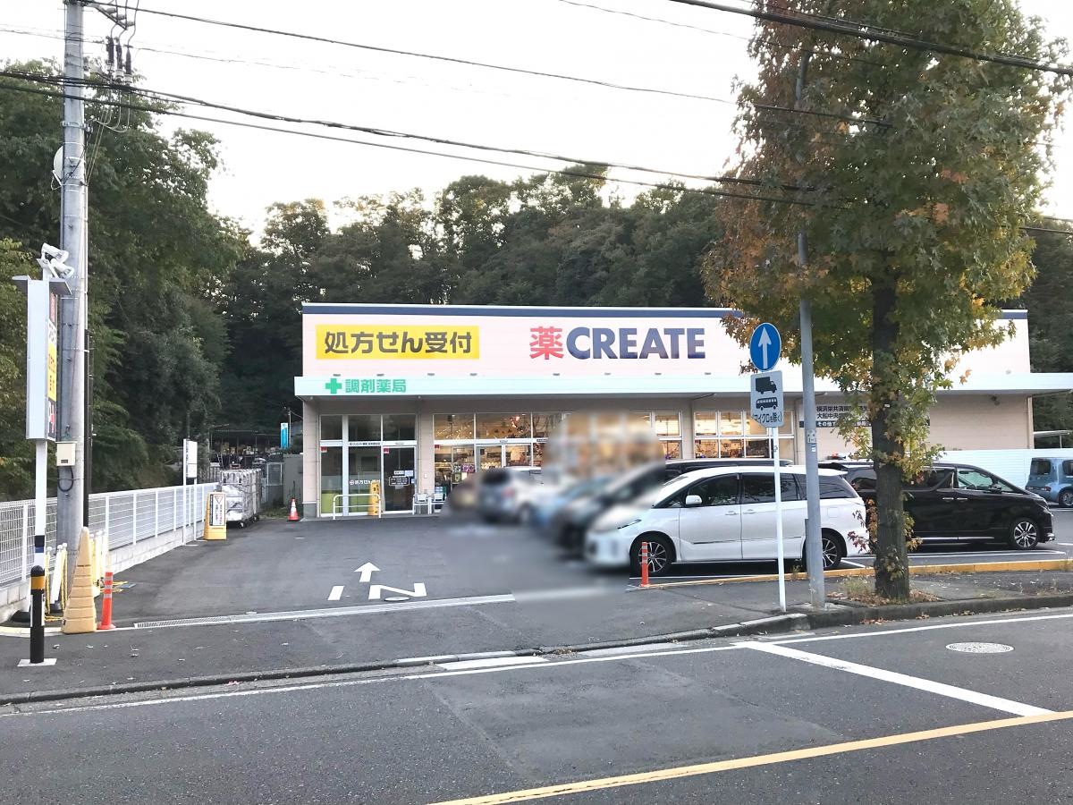 斜め左から