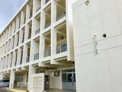 内間小学校