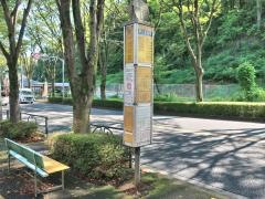 「霞ケ丘住宅」バス停留所
