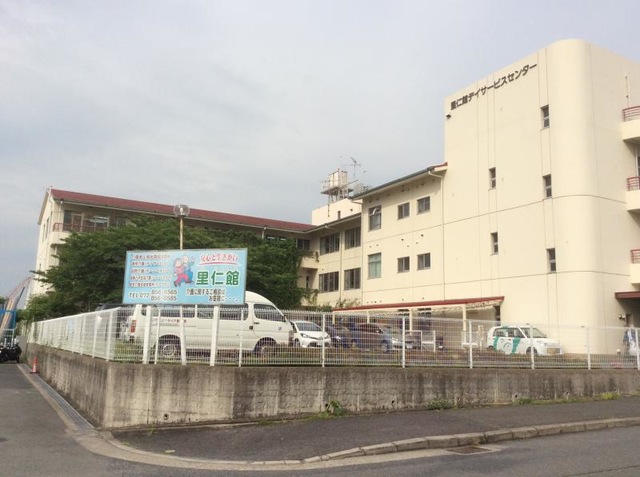 里仁館 建物全景