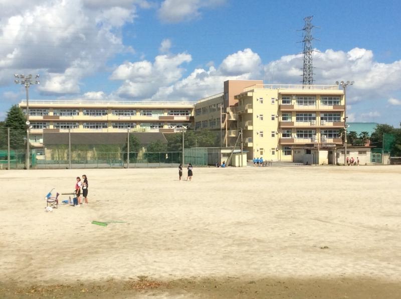 新座第四中学校庭