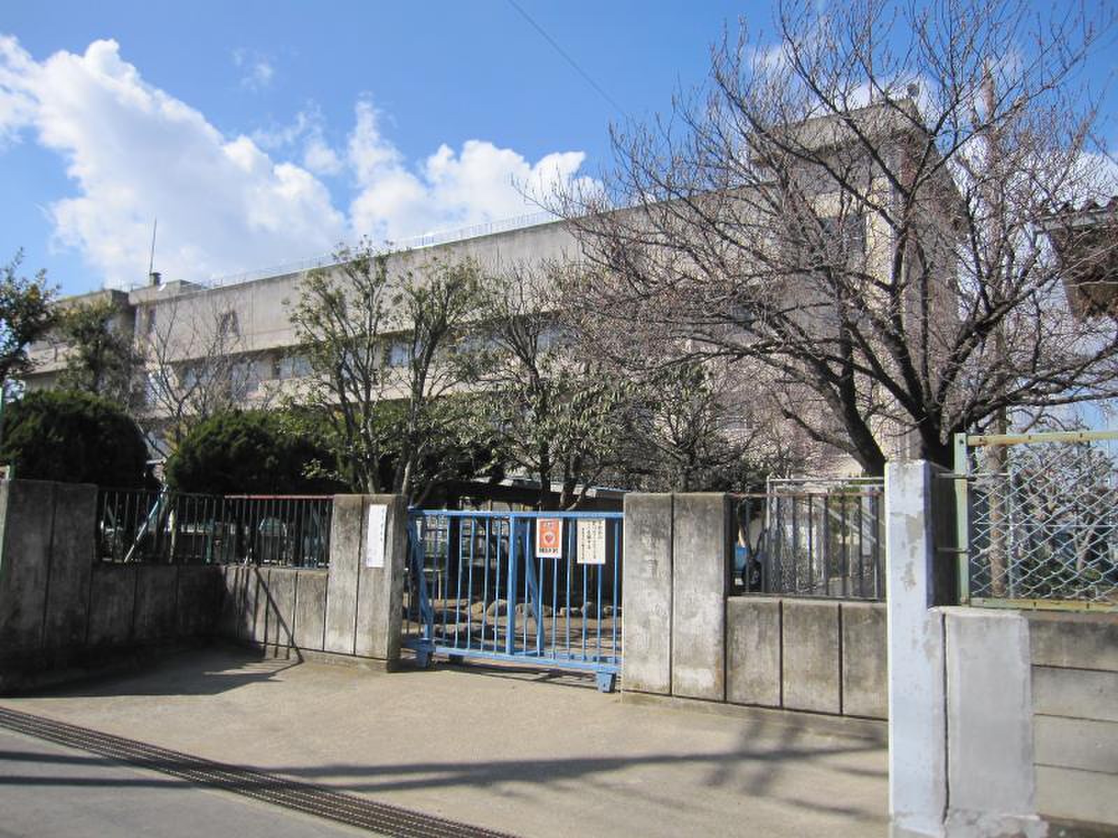 草加 市立 八幡 北 小学校