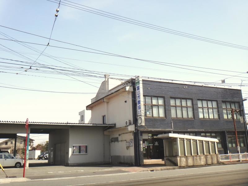 建物左斜め