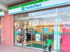 ファミリーマート　佐貫駅前店