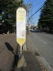 「八角広場前」バス停留所