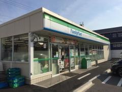 ファミリーマート　中川万場店