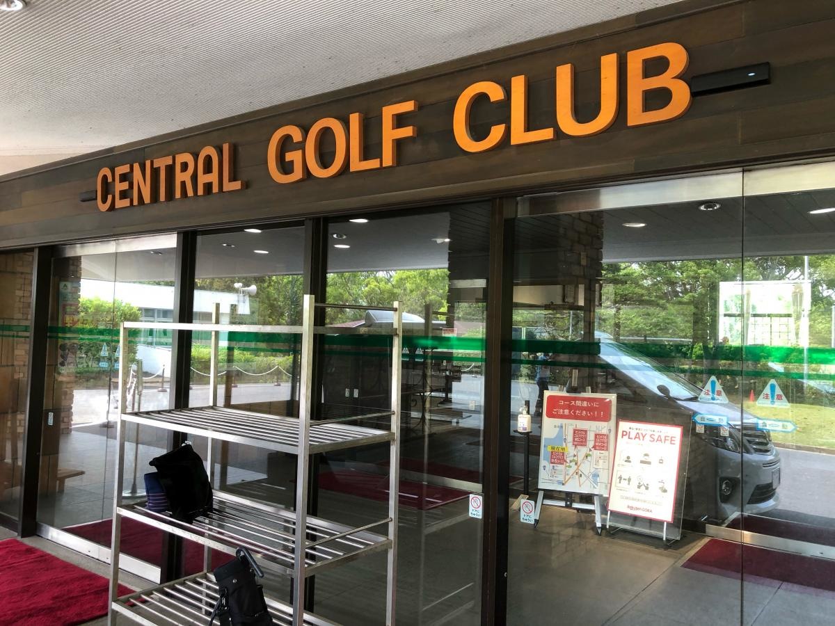 クラブハウス入口