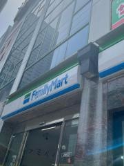 ファミリーマート　金山駅北店