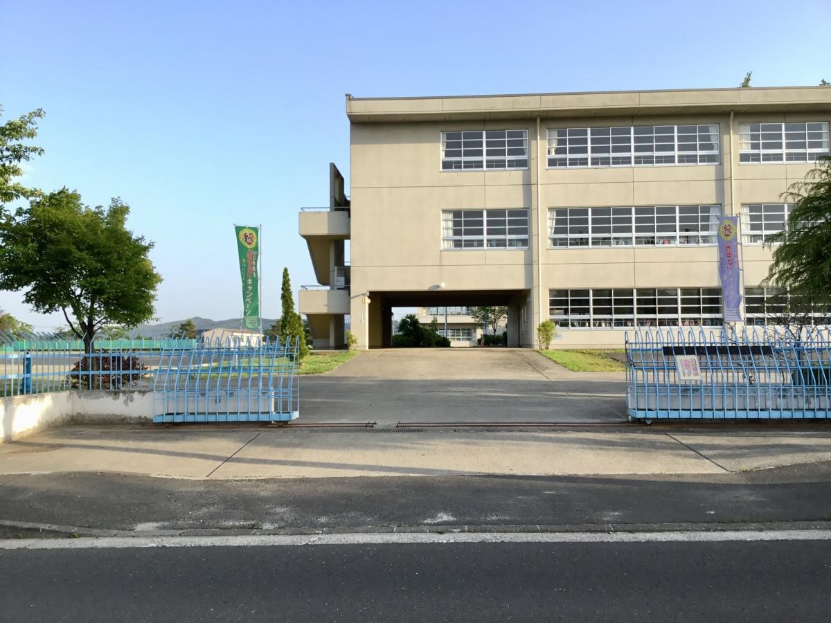 住吉台小学校です。