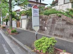 「西小学校前」バス停留所