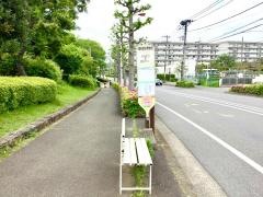 「滝の沢小学校前」バス停留所