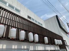 よって金