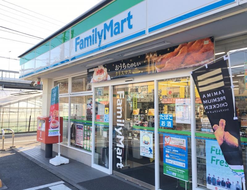 ファミリーマート瑞江一丁目店の東側からの店舗外観