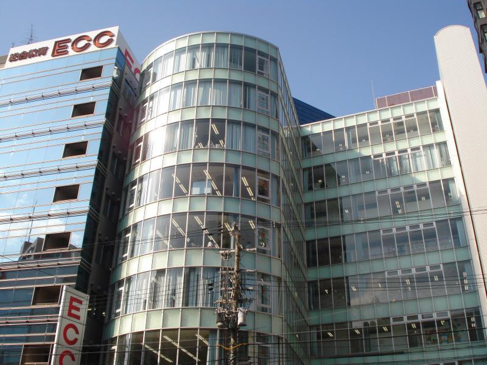 ecc 国際 外語 専門 学校