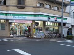 ファミリーマート　武蔵境二丁目店