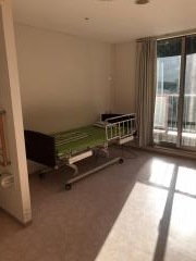 部屋の様子（ベッド）