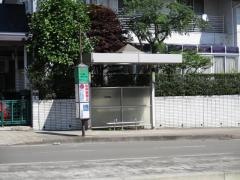 「オープン病院・教育センター前」バス停留所