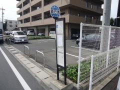 「辰巳西」バス停留所