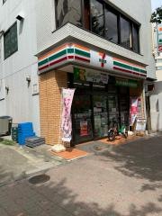 セブンイレブン　新宿市谷田町2丁目店