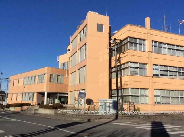 越生町役場