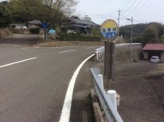 「塩屋越」バス停留所