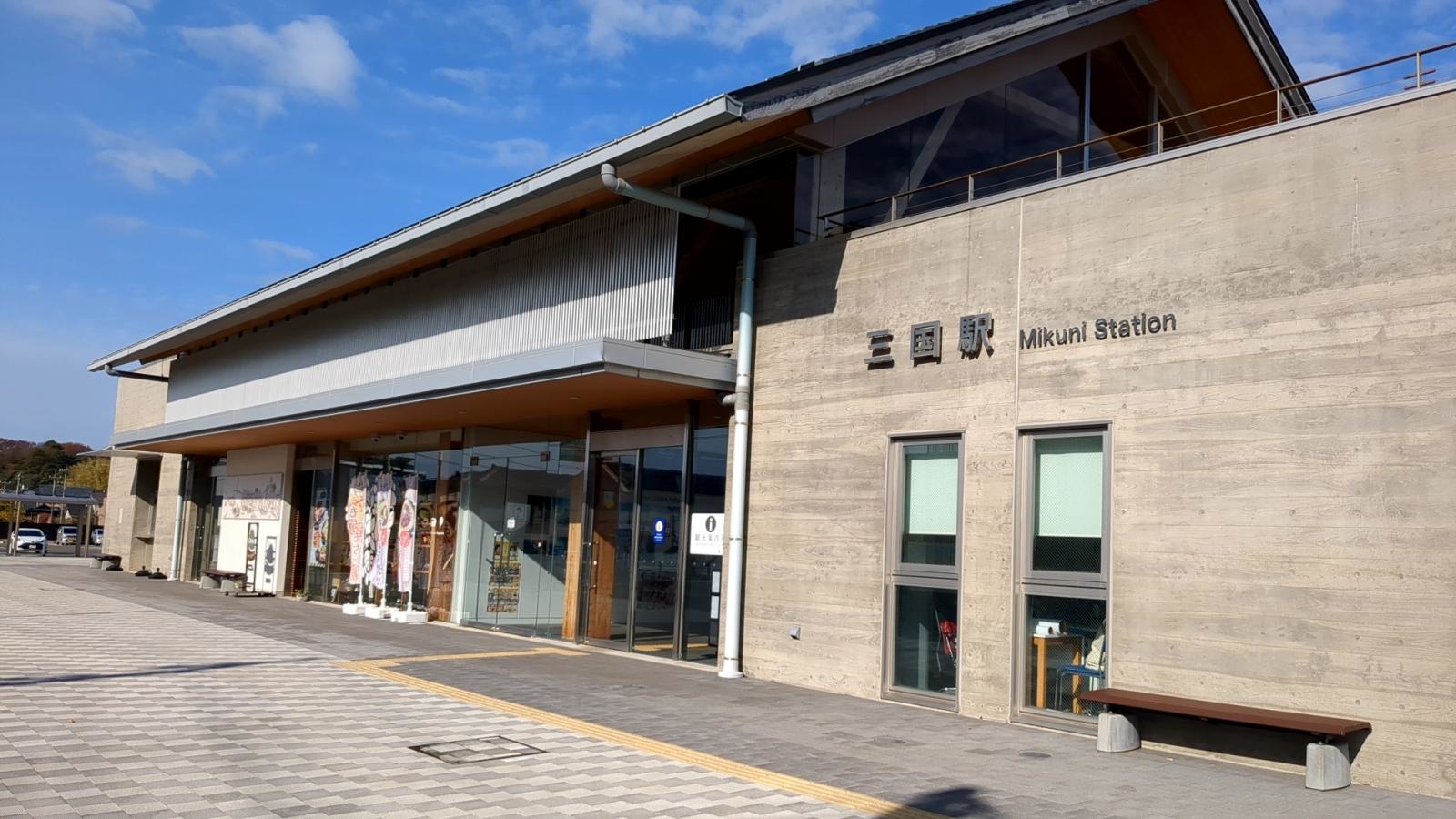 駅正面