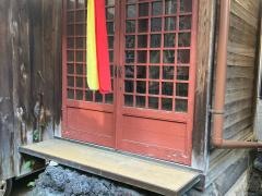 於三稲荷神社