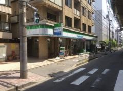 ファミリーマート　用賀二丁目店