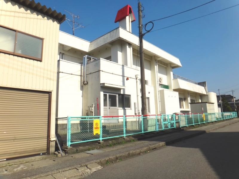 建物左斜め