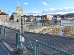 「純心女子学園」バス停留所