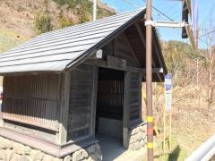 「稲核ダム」バス停留所