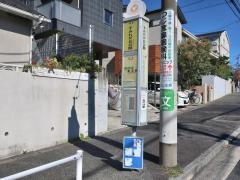 「すみれが丘公園」バス停留所