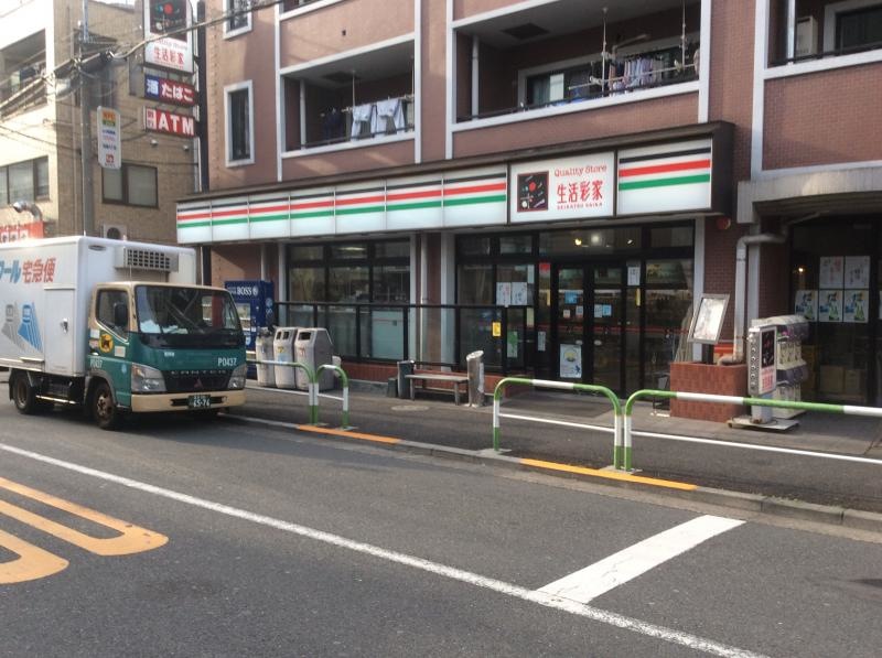 道路反対側から撮りました。