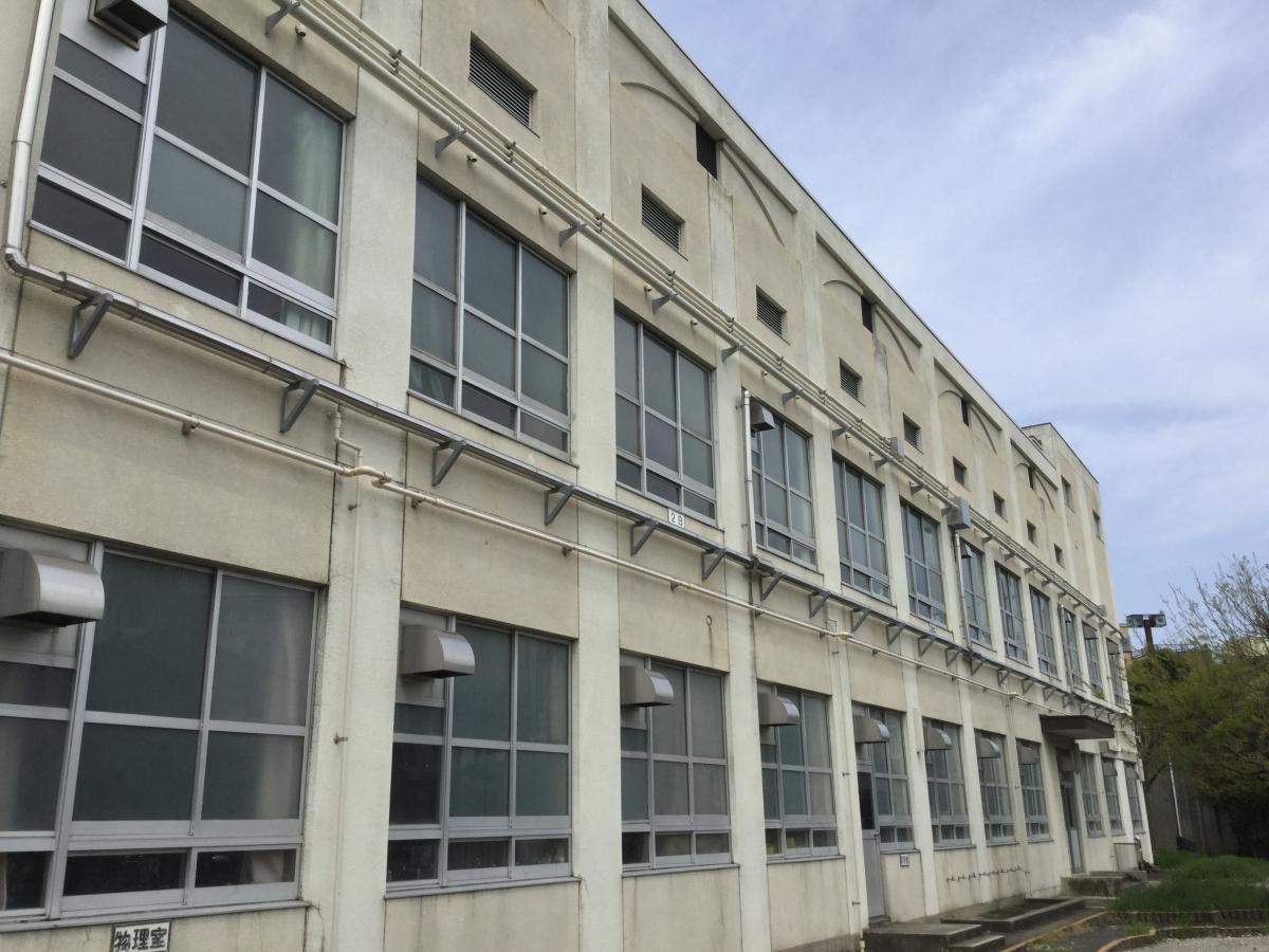熱田区の宮中学校です。