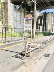 「谷津坂住宅入口」バス停留所