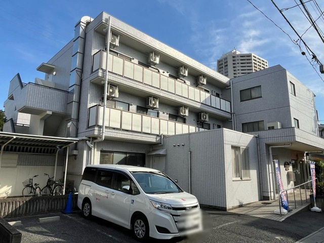 有料老人ホーム サニーライフ北与野の北側からの建物外観