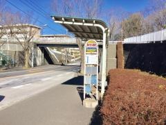 「霧ケ丘公園前」バス停留所