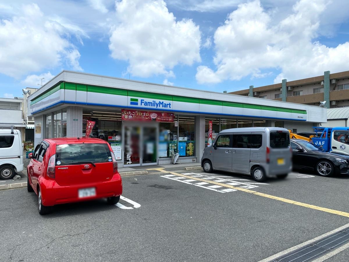 ファミリーマート堺泉北竹城台店
