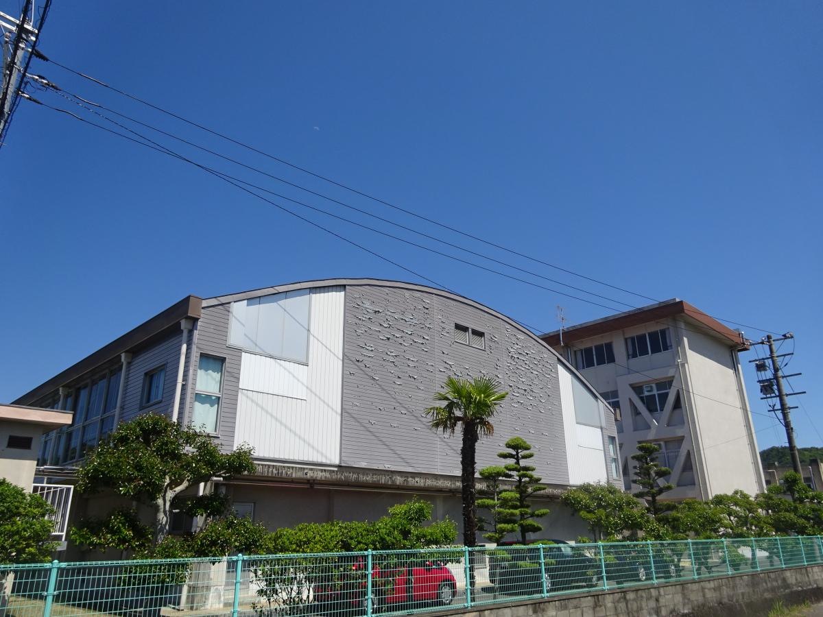 平津小学校