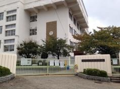 弥生小学校