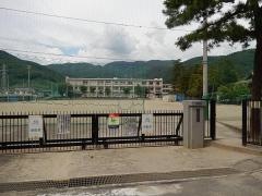 里垣小学校