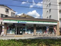 ファミリーマート　佛教大学前店