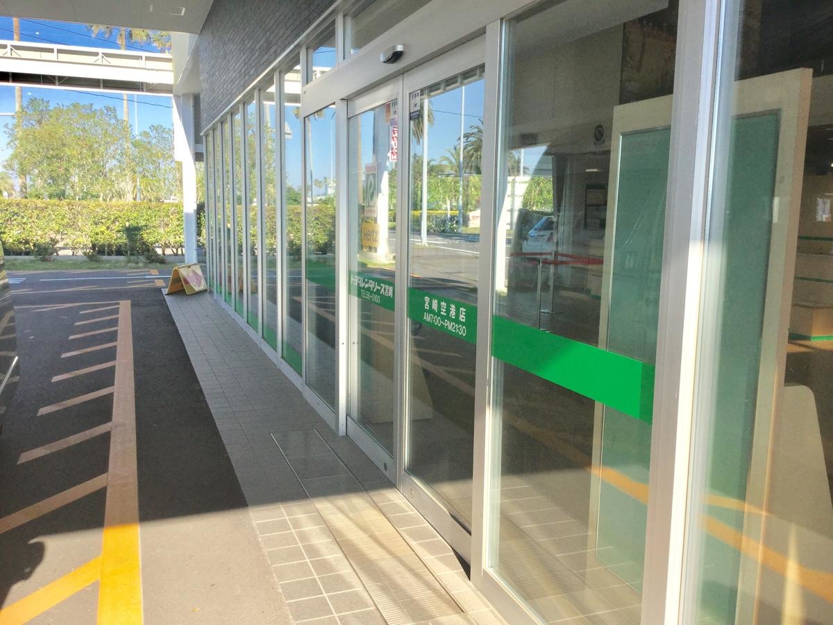 店舗入り口