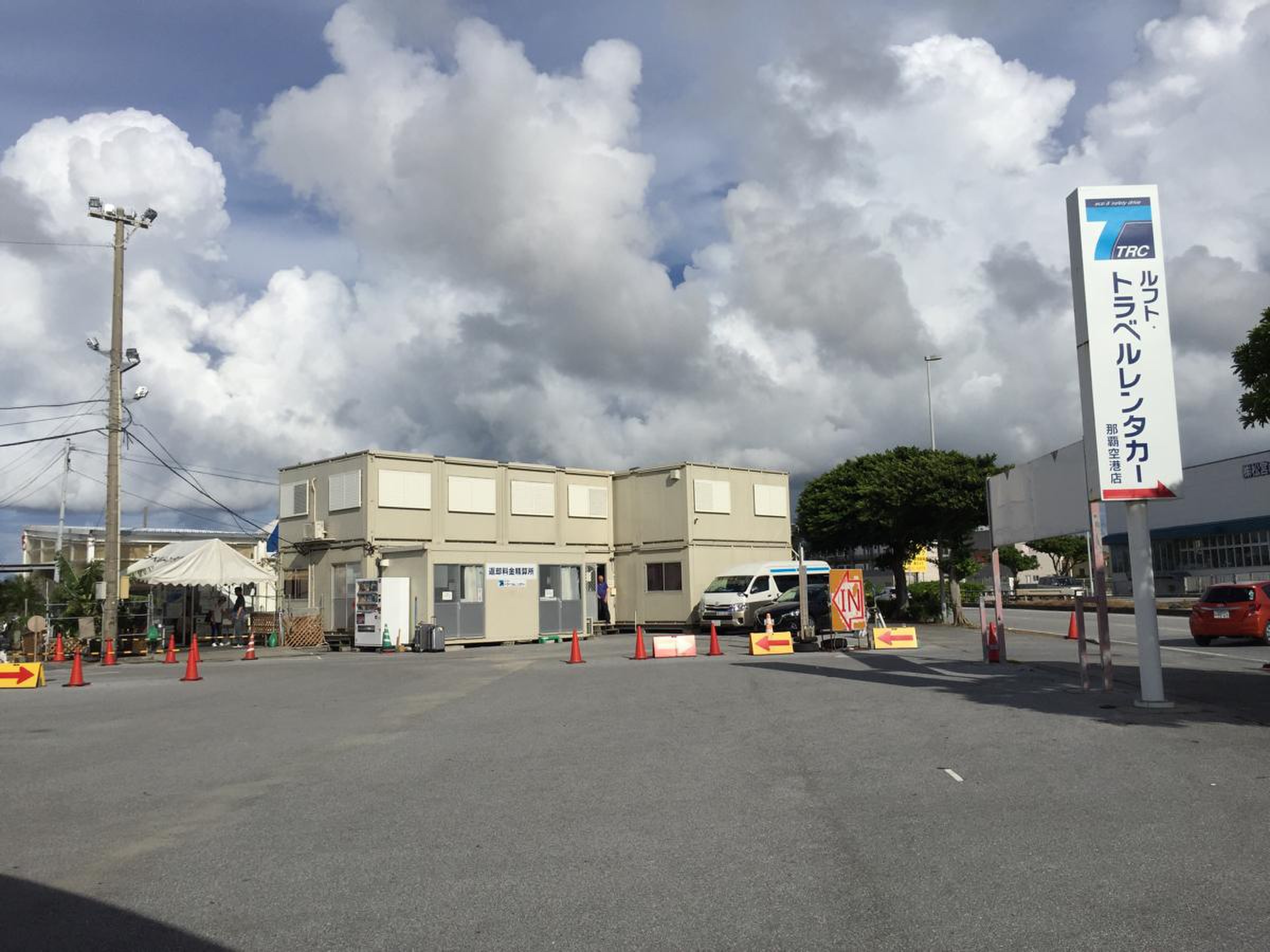 トラベル レンタカー 那覇 空港 店