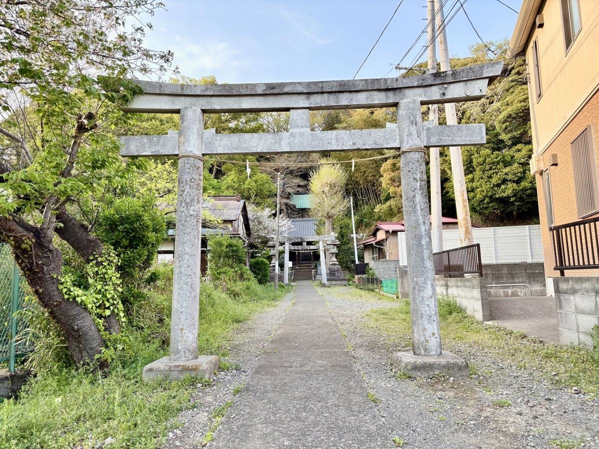 梶原御霊神社の一つ目の鳥居からの写真です。