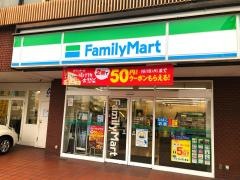 ファミリーマート　北綾瀬駅前店