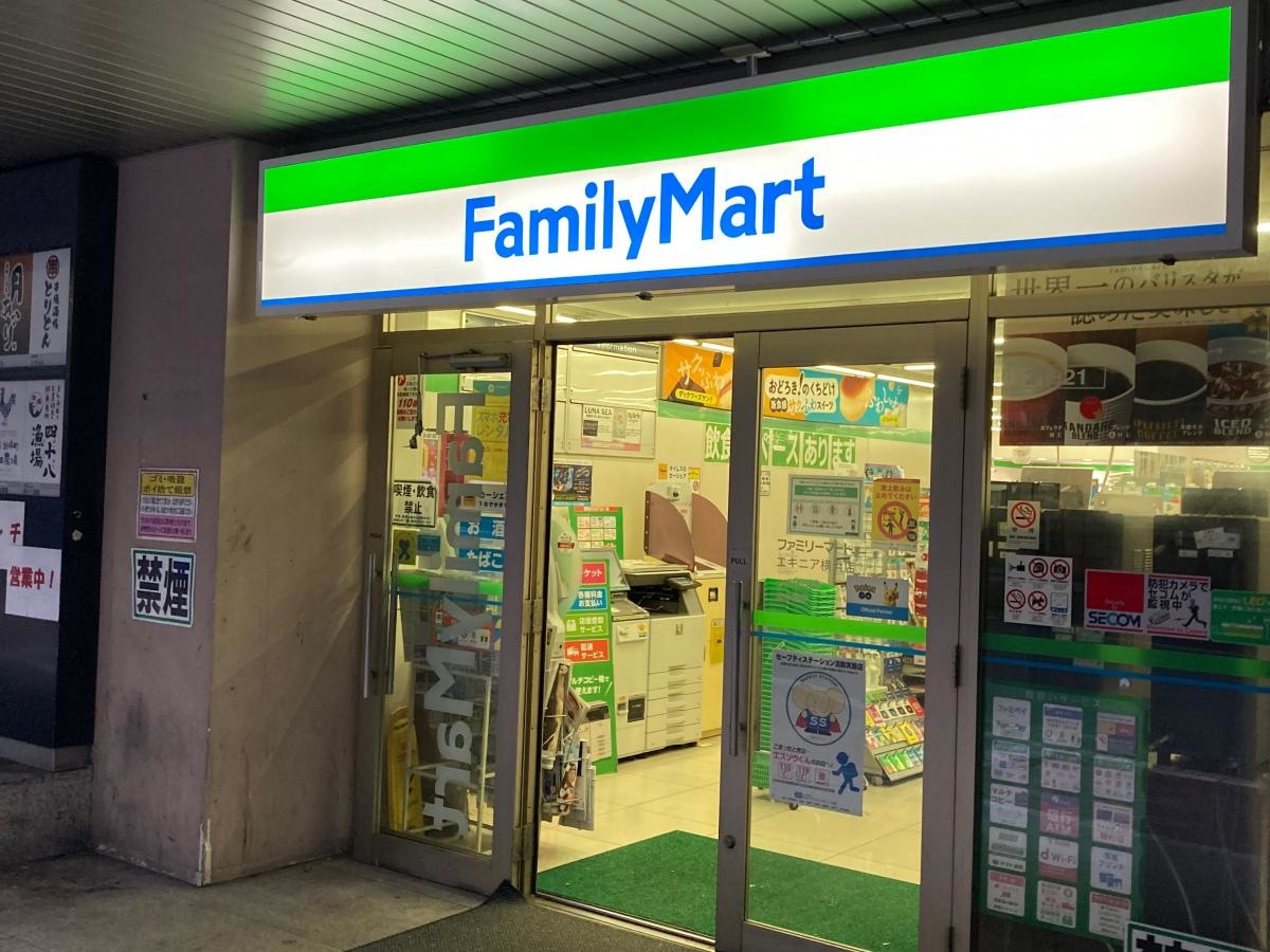 ファミリーマート　エキニア横浜店
