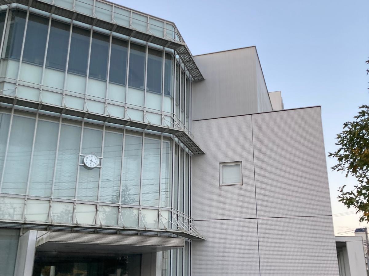 鎌倉市腰越図書館の施設外観です。