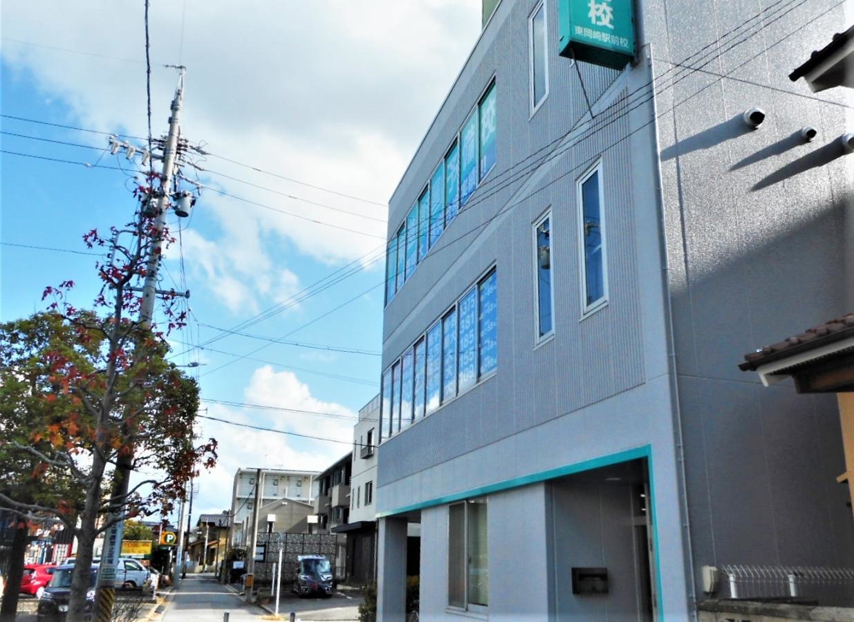 道路沿いの外観