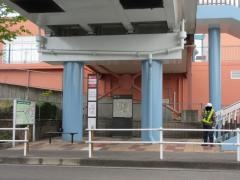 「桃花台センター」バス停留所